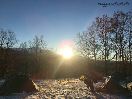 campeggio invernale moto tendata accumoli