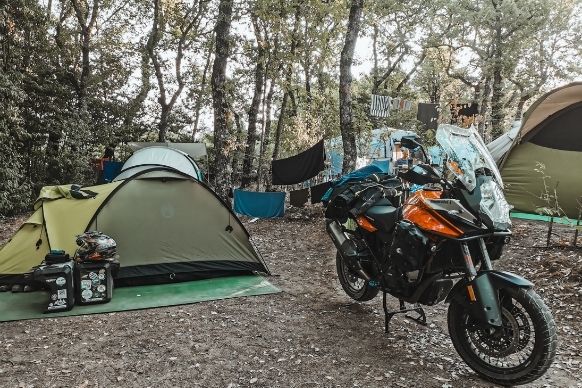 Consigli utili per viaggiare in moto, in coppia, in tenda!