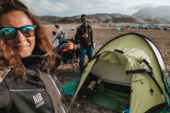 viaggiare in moto in tenda