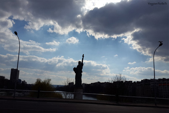 statua della liberta parigi
